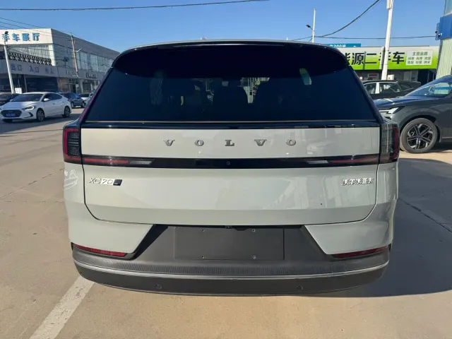 Volvo XC70 Plug-in Hybrid — Фото автомобиля 8