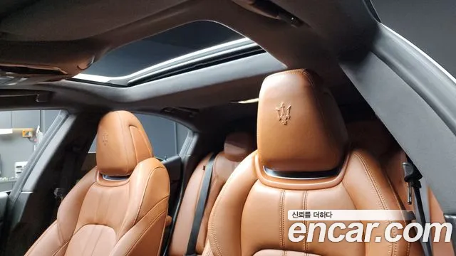 Maserati Ghibli — Фото автомобиля 17