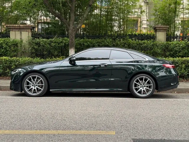 Mercedes-Benz E-Class — Фото автомобиля 3