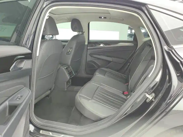 Volkswagen Passat — Фото автомобиля 11