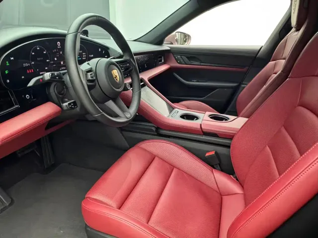 Porsche Taycan — Фото автомобиля 7