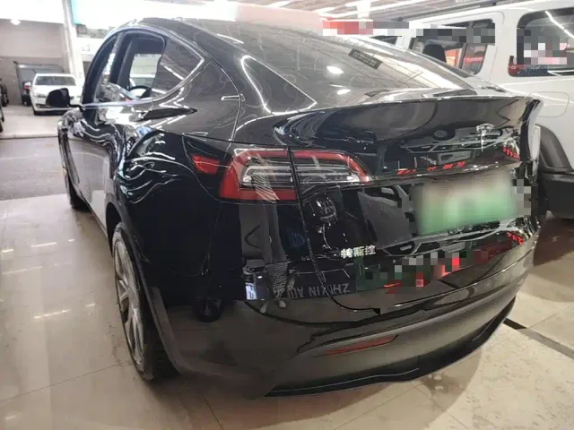 Tesla Model Y — Фото автомобиля 4