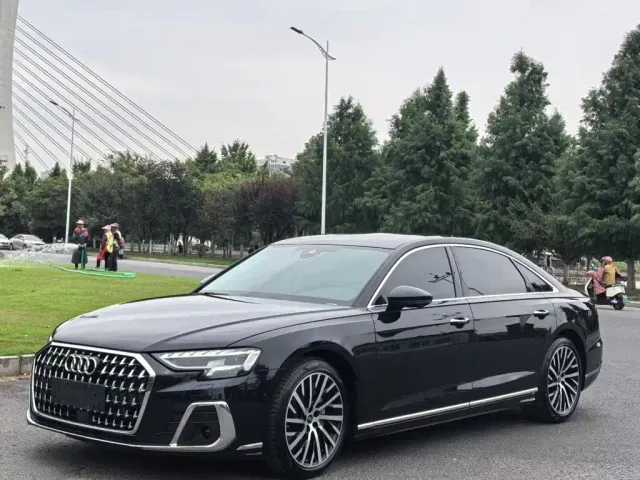 Фотография автомобиля — Audi A8