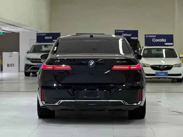BMW i7 — Фото автомобиля 20