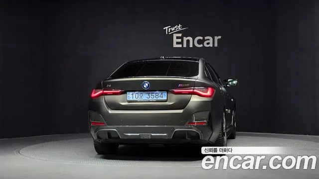 BMW i4 — Фото автомобиля 4