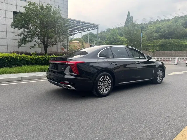 Hongqi H5 — Фото автомобиля 5