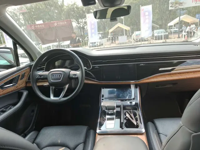 Audi Q7 — Фото автомобиля 8