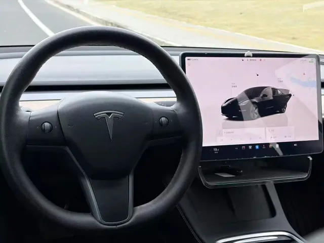 Tesla Model 3 — Фото автомобиля 16