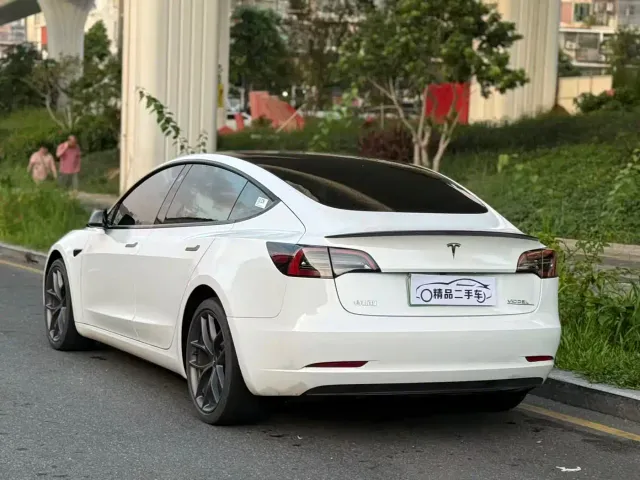 Tesla Model 3 — Фото автомобиля 6