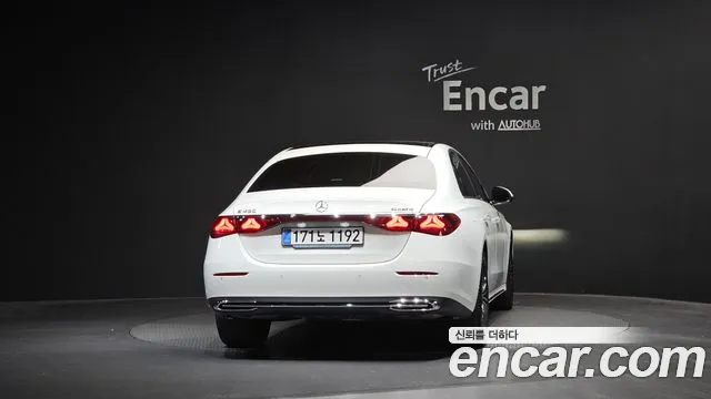 Mercedes-Benz E-Class — Фото автомобиля 4