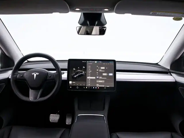 Tesla Model Y — Фото автомобиля 5