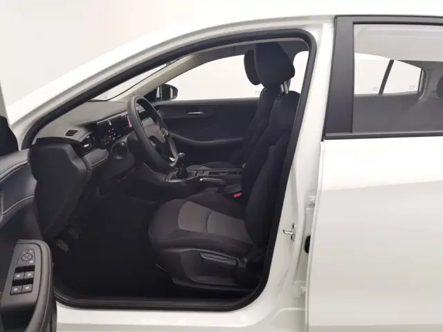 Roewe i5 — Фото автомобиля 10
