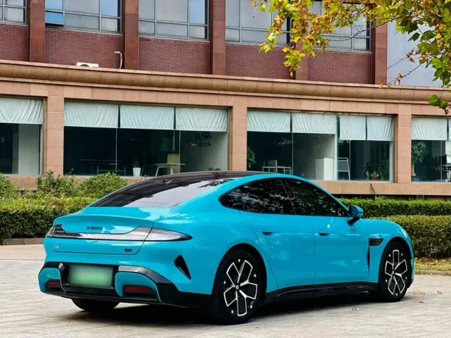 Xiaomi SU7 — Фото автомобиля 10
