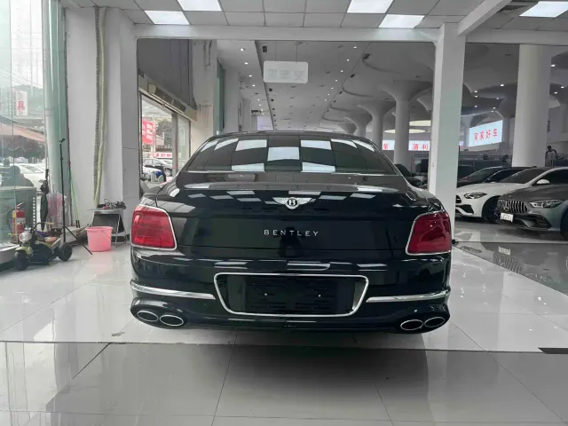 Bentley Flying Spur — Фото автомобиля 8