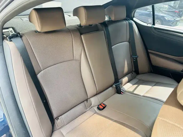 Lexus ES — Фото автомобиля 8
