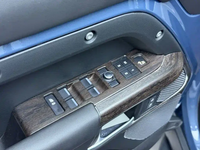 Land Rover Defender — Фото автомобиля 15