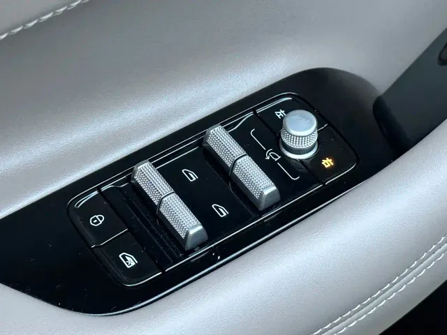 Geely Boyue L — Фото автомобиля 29