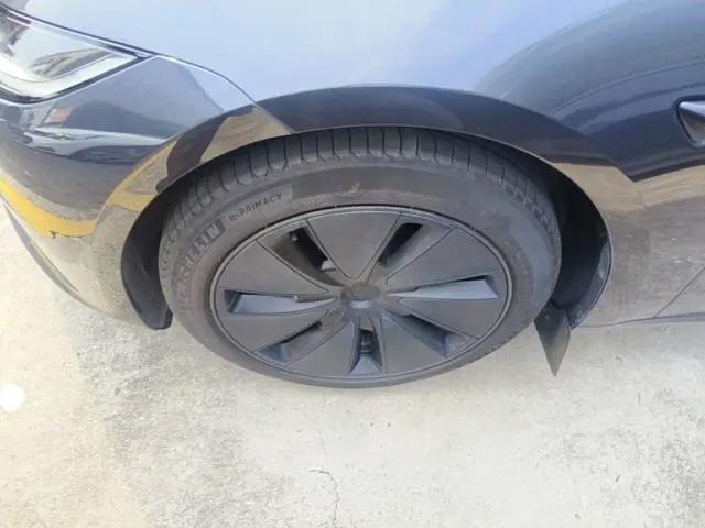 Tesla Model 3 — Фото автомобиля 22