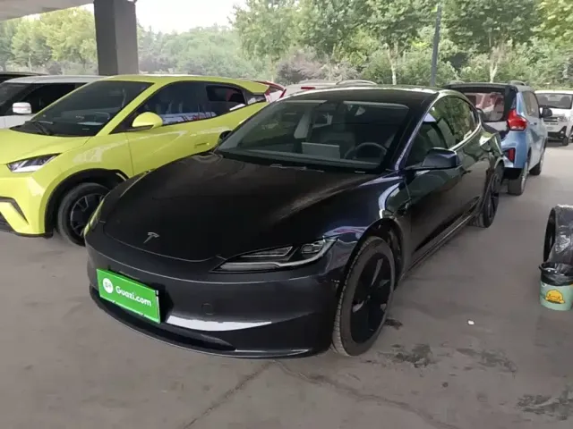 Фотография автомобиля — Tesla Model 3