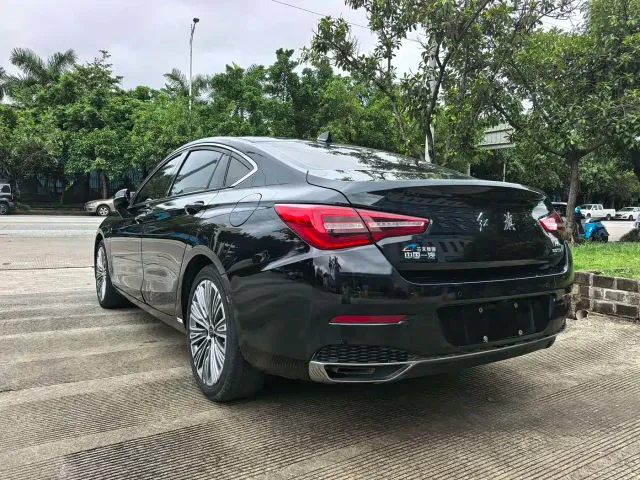 Hongqi H5 — Фото автомобиля 12