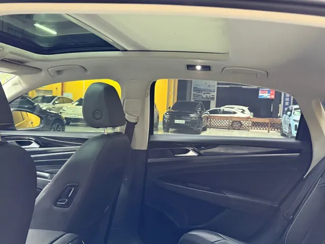 Volkswagen Passat — Фото автомобиля 10
