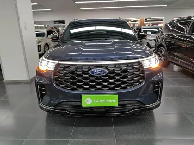 Ford Explorer — Фото автомобиля 2