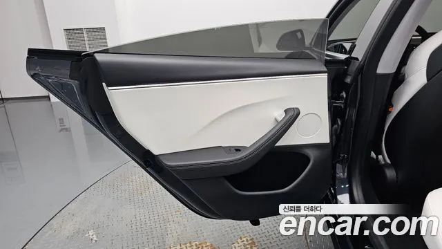 Tesla Model 3 — Фото автомобиля 13