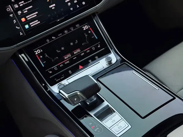 Audi A8 — Фото автомобиля 3