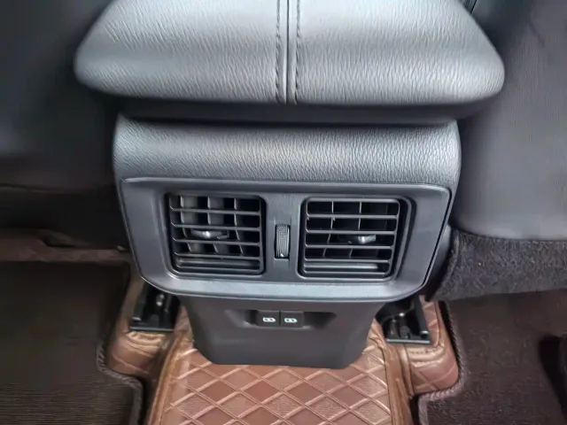 Toyota RAV4 — Фото автомобиля 11