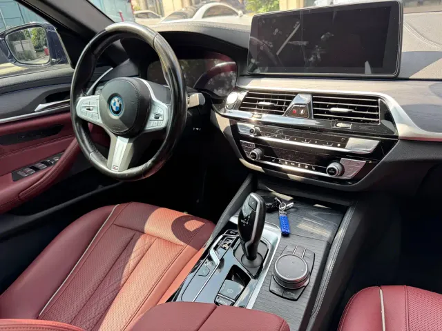 BMW 5 Series — Фото автомобиля 15