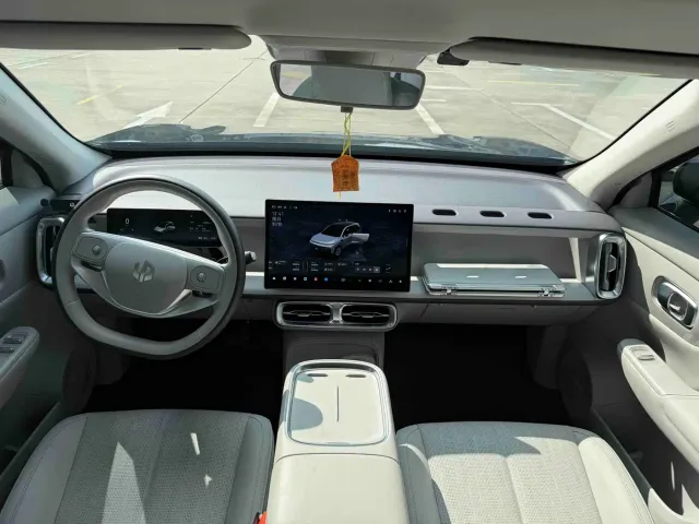 Leapmotor B10 — Фото автомобиля 11