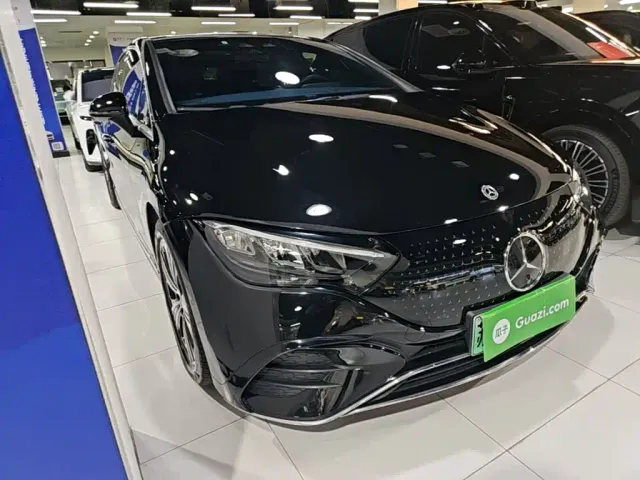 Mercedes-Benz EQE — Фото автомобиля 3