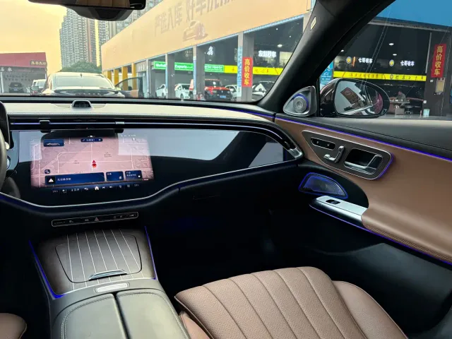 Mercedes-Benz E-Class — Фото автомобиля 12