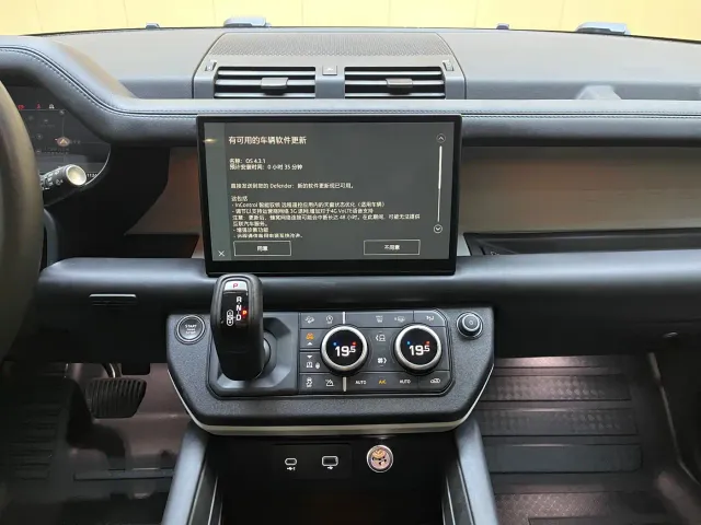 Land Rover Defender — Фото автомобиля 14