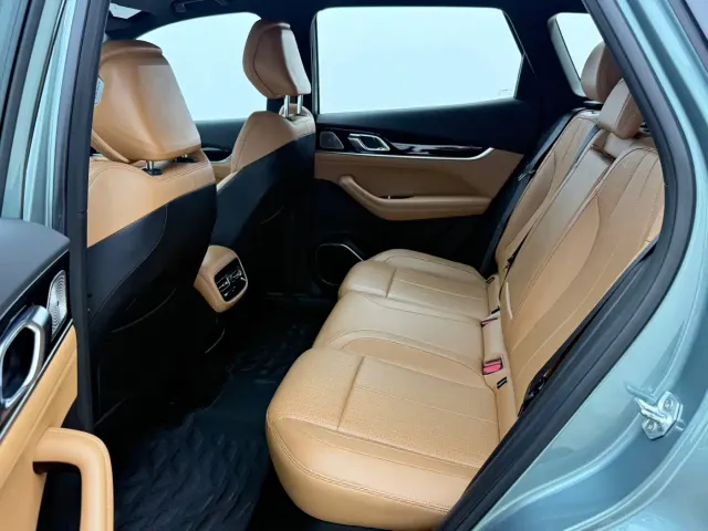 Geely Boyue L — Фото автомобиля 9