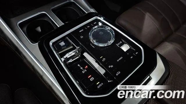 BMW 7 Series G70 — Фото автомобиля 12