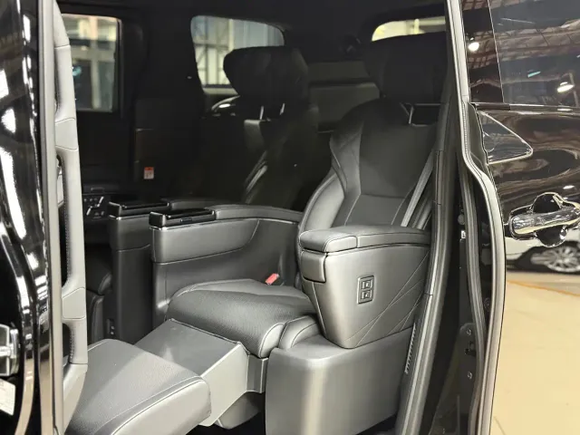 Toyota Alphard — Фото автомобиля 21