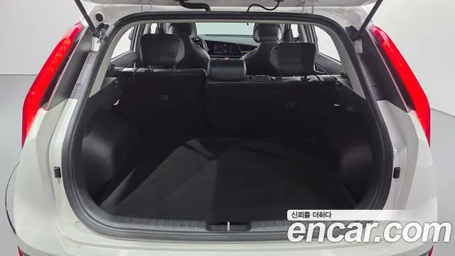 Kia Niro — Фото автомобиля 23