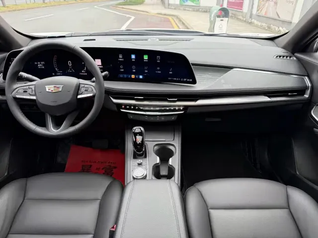 Cadillac XT4 — Фото автомобиля 5