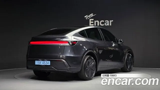 Tesla Model Y — Фото автомобиля 2