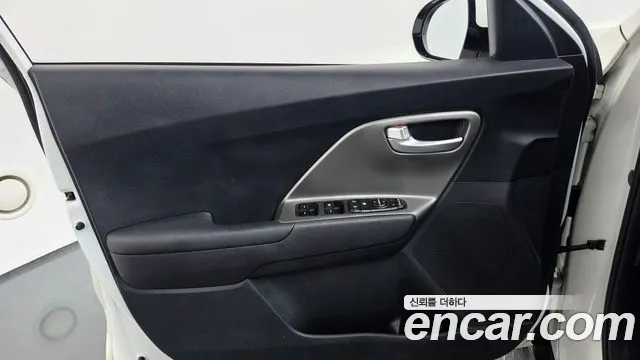 Kia Niro — Фото автомобиля 13