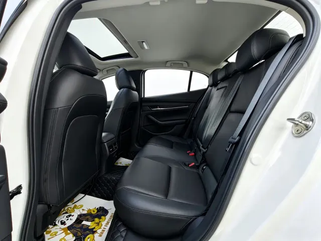 Mazda Axela — Фото автомобиля 18