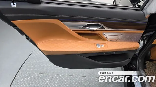 BMW 7 Series — Фото автомобиля 24