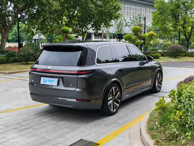 Li Auto L9 — Фото автомобиля 8