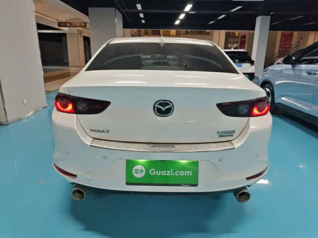 Mazda Axela — Фото автомобиля 5
