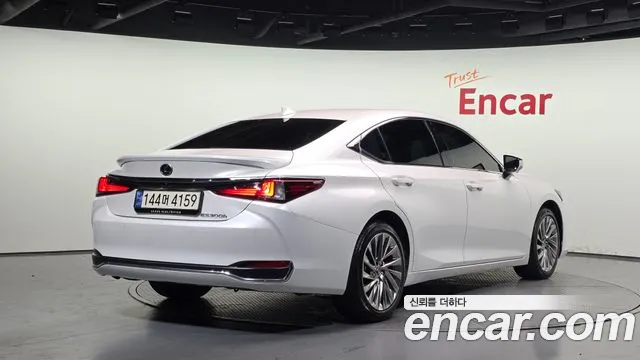 Lexus ES — Фото автомобиля 2