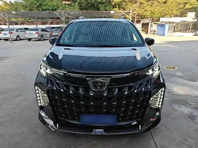 Toyota Sienna — Фото автомобиля 2