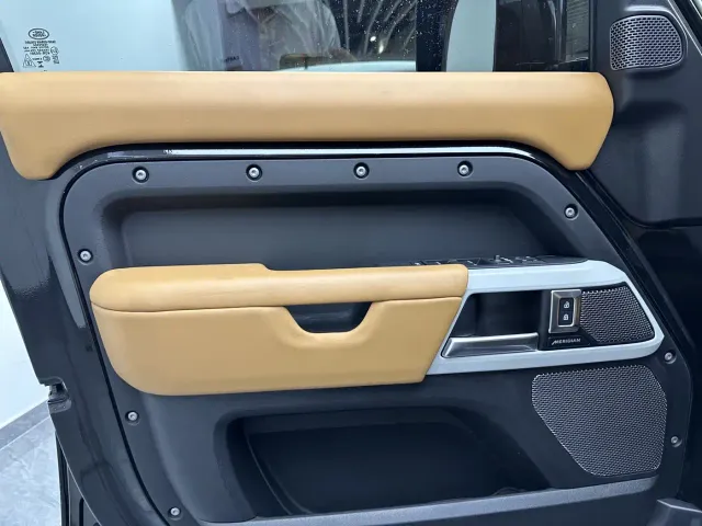 Land Rover Defender — Фото автомобиля 20