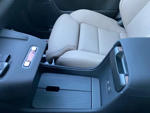 Volvo XC70 Plug-in Hybrid — Фото автомобиля 14