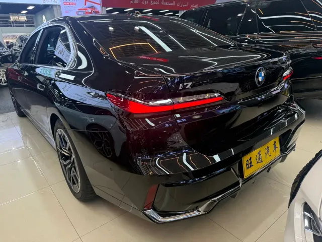 BMW i7 — Фото автомобиля 4